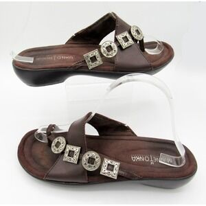 Minnetonka Sandal Low Heel Mule Silvertone Conchos Brown Leather Upper Size 7